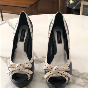 White House Black Market Pumps.  71/2m